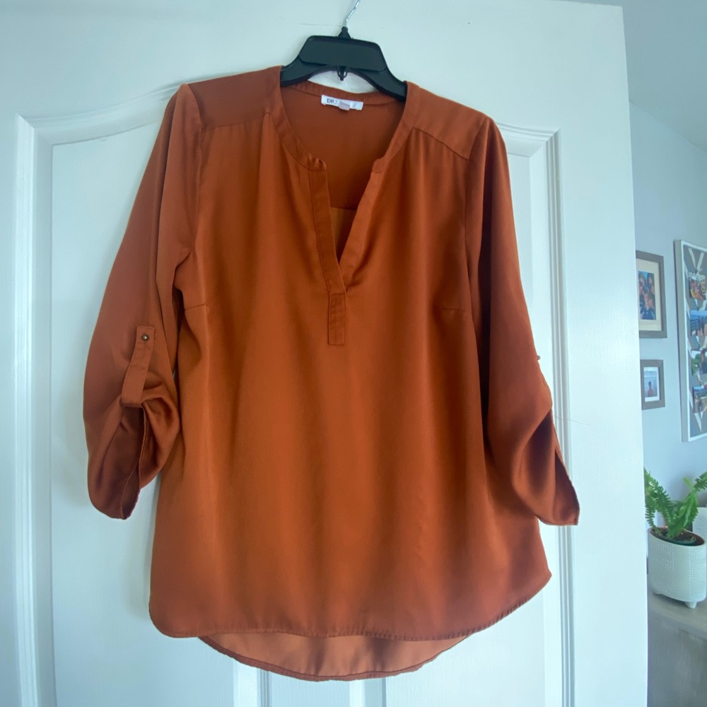 DR2 Burnt Orange V-Neck Roll-Tab Sleeve Blouse - Picture 3 of 3